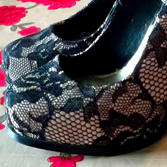 Nine West black lace heels - Picture 6 of 10